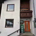 Fuzzy بيت للعطل سولدن